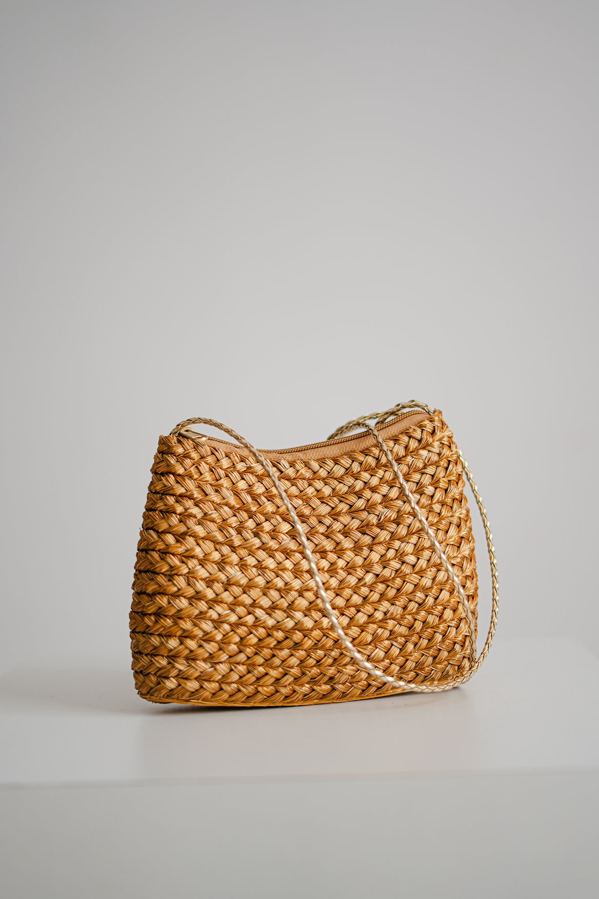 BOLSA TRANÇADA CAPIM DOURADO PEQUENA