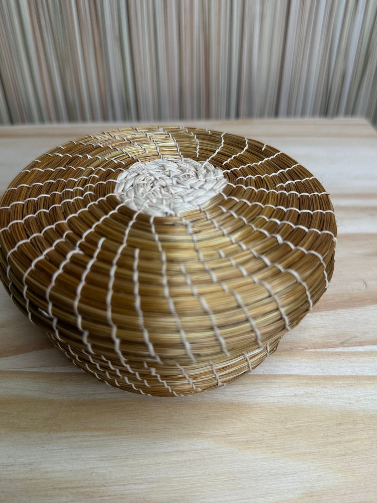 PORTA-JOIAS DE CAPIM DOURADO E BURITI