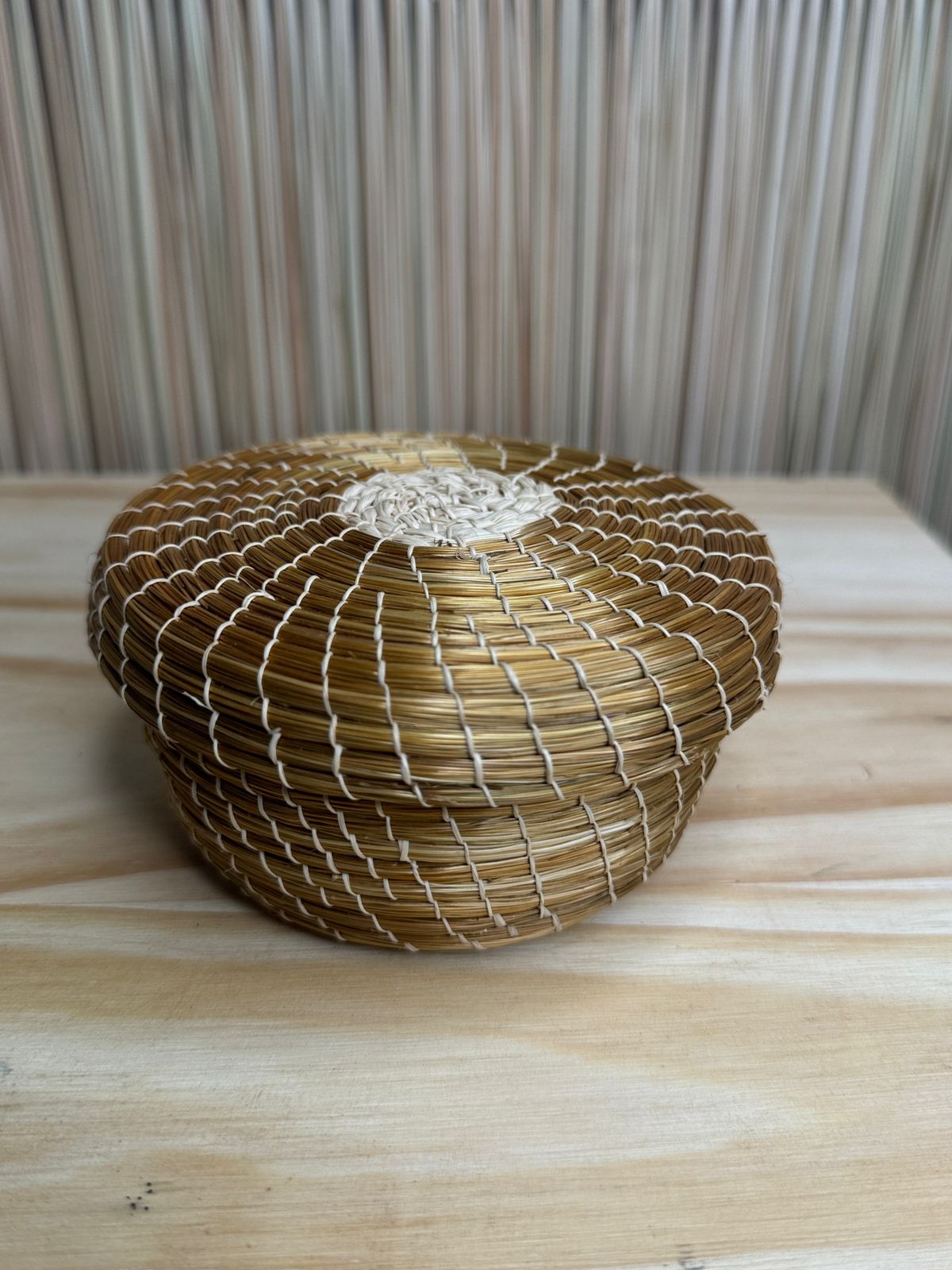 PORTA-JOIAS DE CAPIM DOURADO E BURITI