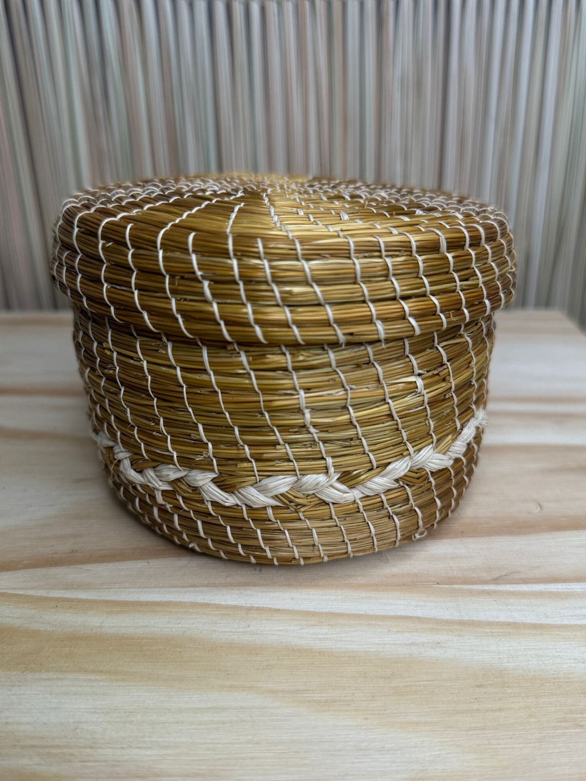 PORTA-JOIAS DE CAPIM E TRANÇA DE BURITI