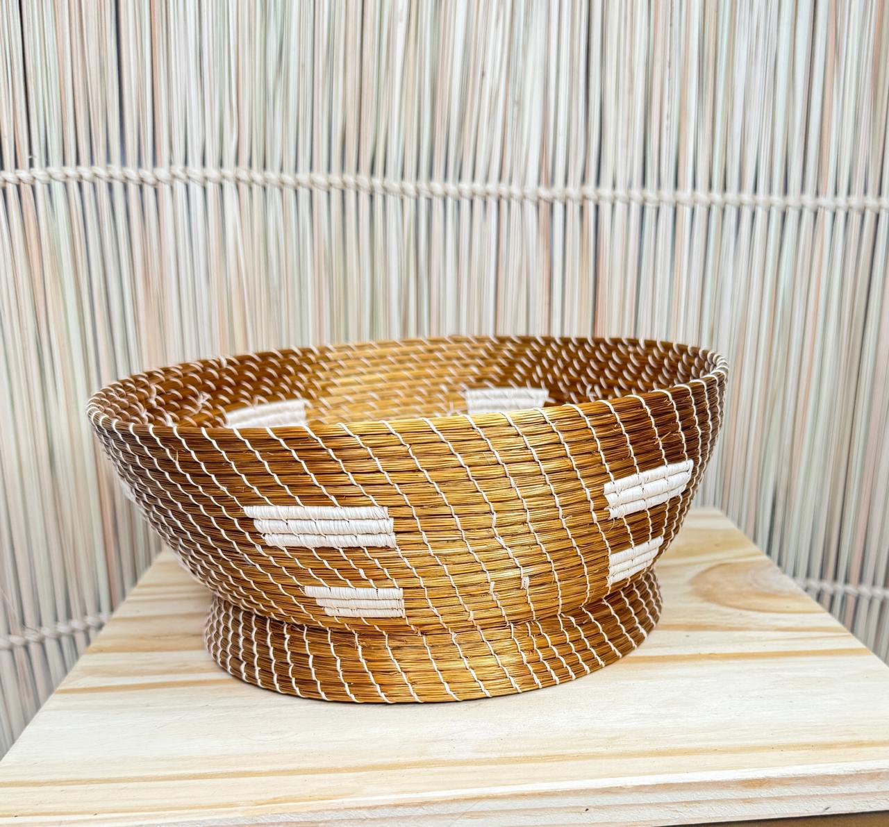 CESTA DE CAPIM DOURADO E BURITI