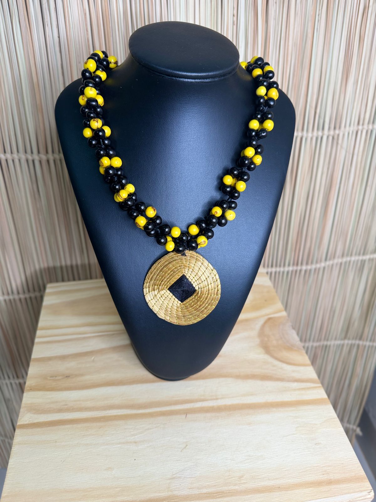 COLAR SEMENTES DE AÇAÍ