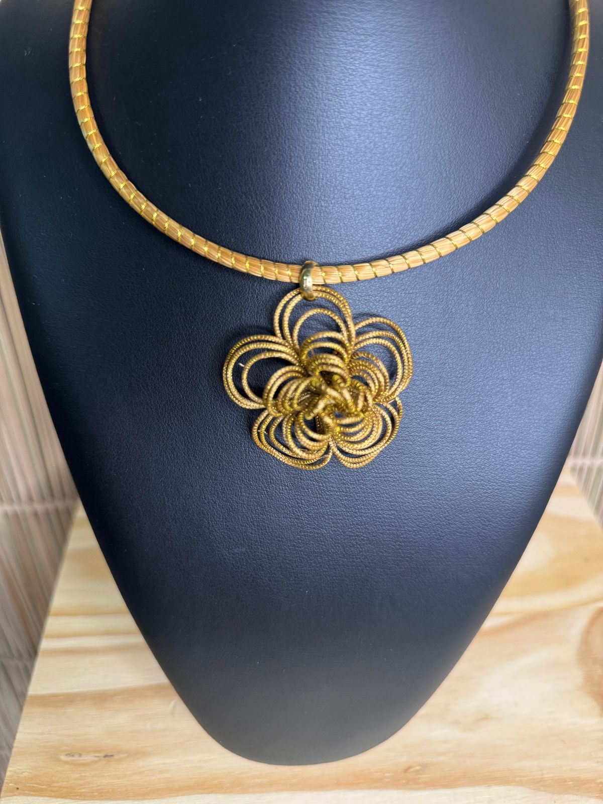 GARGANTILHA CAPIM DOURADO