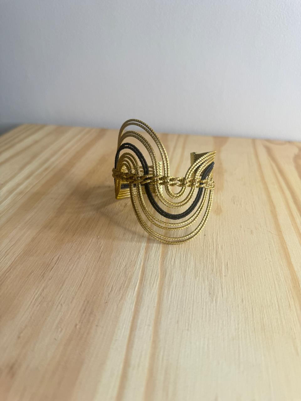 BRACELETE DE CAPIM DOURADO